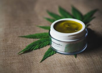 Von Cremes bis Seren: Wie CBD die Kosmetikbranche revolutioniert